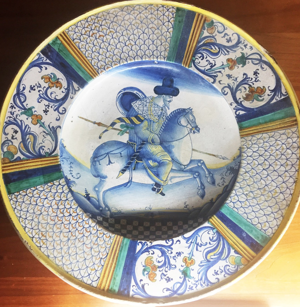 Plate depicting a cavalryman, cr. 1550, Deruta