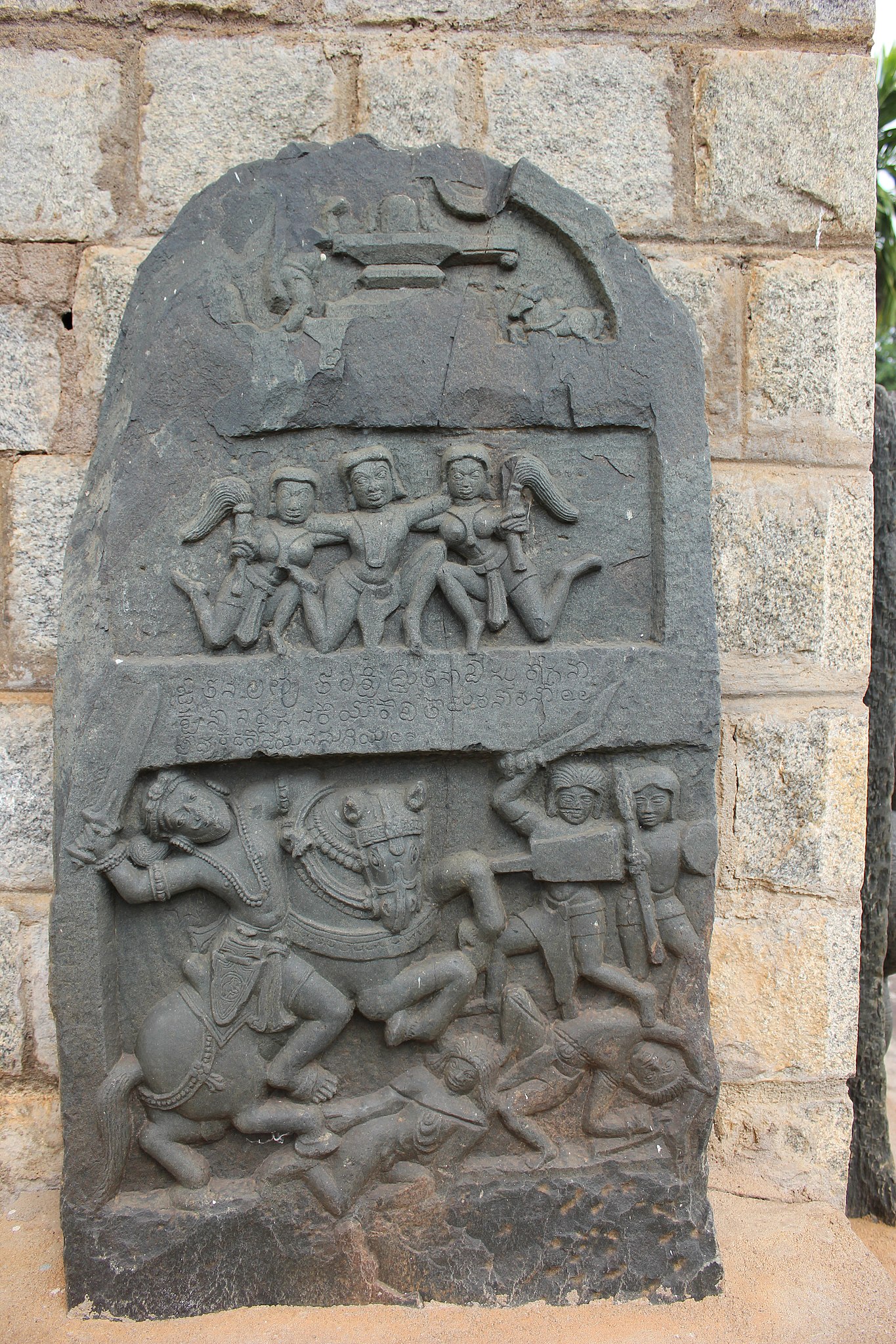 Hero stone, cr. 1115, Kedareshvara temple, Balligavi, Shimoga district, Karnataka state, India