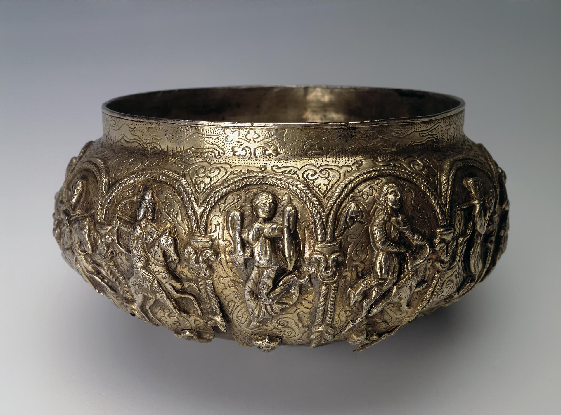 Bowl Showing the Ascension of Alexander the Great, 12th century