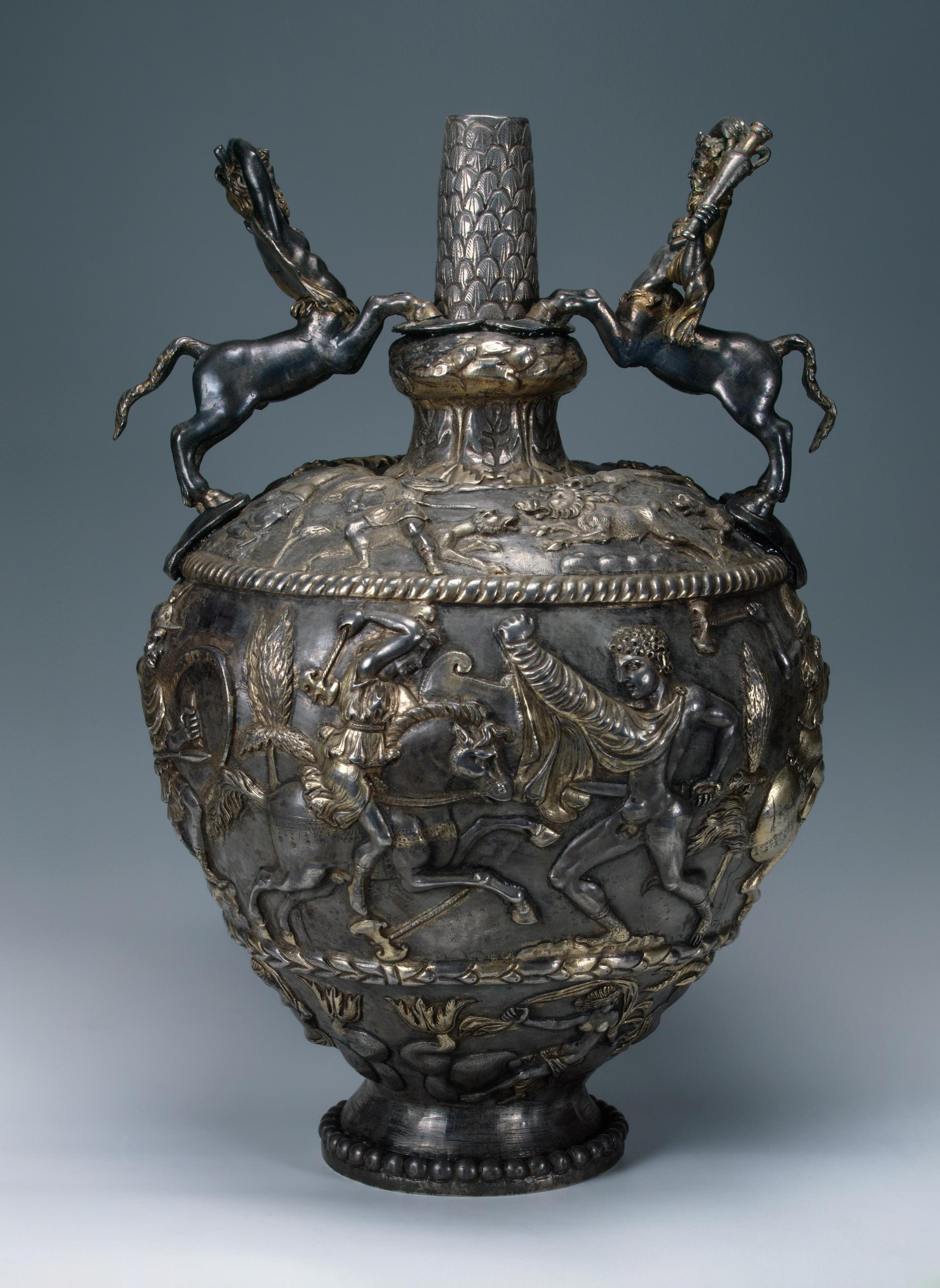 Amphora, 4th century, created in Moldavia under Greek, Roman and Byzantine influences